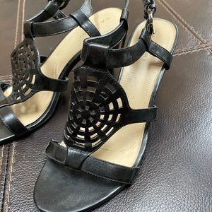 Tahari sandals